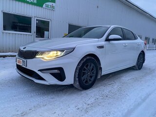 2018 Kia Optima IV Рестайлинг, белый, 1499999 рублей, вид 1