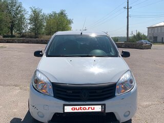 2014 Renault Sandero I, белый, 400000 рублей, вид 3