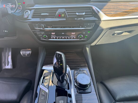 2018 BMW 5 серии M550d xDrive VII (G30/G31/G38), чёрный, 5800000 рублей - вид 16