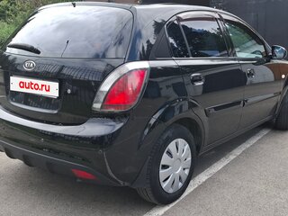 2010 Kia Rio II Рестайлинг, чёрный, 600000 рублей, вид 3