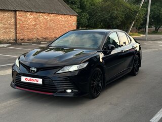 2021 Toyota Camry VIII (XV70) Рестайлинг, чёрный, 2999000 рублей, вид 3