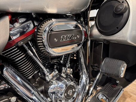 2019 Harley-Davidson CVO Street Glide, серый, 2700000 рублей, вид 4