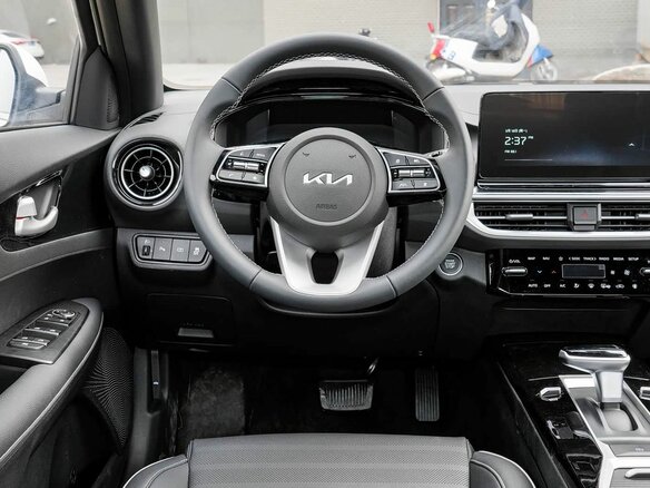 2026 Kia K3 II (China Market) Рестайлинг, белый, 2270700 рублей - вид 16