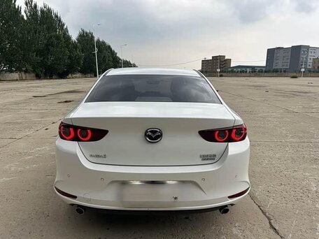 2023 Mazda 3 Axela IV (BP), белый, 1840000 рублей, вид 5