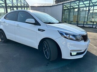 2015 Kia Rio III Рестайлинг, белый, 1350000 рублей, вид 4