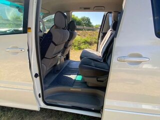 2004 Toyota Alphard I, белый, 1850000 рублей, вид 4
