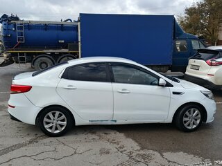 2015 Kia Rio III Рестайлинг, белый, 800000 рублей, вид 2