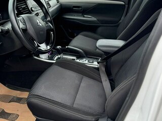 2018 Mitsubishi Outlander III Рестайлинг 2, белый, 1900000 рублей, вид 5