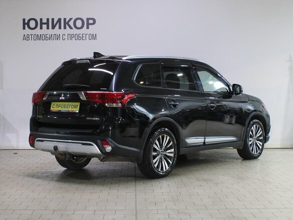 2018 Mitsubishi Outlander III Рестайлинг 3, чёрный, 1929000 рублей - вид 1