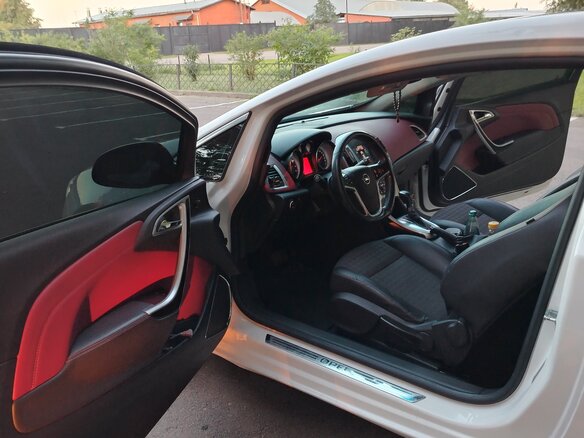 2014 Opel Astra GTC J Рестайлинг, белый, 750000 рублей - вид 30