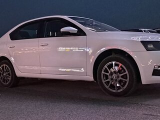 2018 Skoda Octavia III (A7) Рестайлинг, белый, 990000 рублей, вид 5