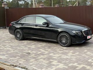 2017 Mercedes-Benz E-Класс 200 V (W213, S213, C238), чёрный, 2800000 рублей, вид 1