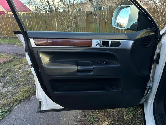 2009 Volkswagen Touareg I Рестайлинг, белый, 1130000 рублей - вид 13