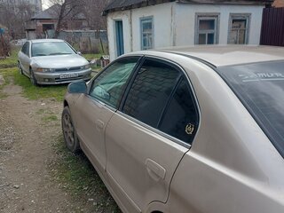 2001 Mitsubishi Galant VIII Рестайлинг, жёлтый, 350000 рублей, вид 3