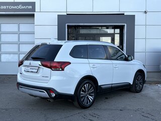 2019 Mitsubishi Outlander III Рестайлинг 3, белый, 1839000 рублей, вид 5