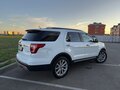 2016 Ford Explorer V Рестайлинг, белый, 2700000 рублей - вид 3