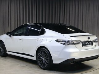 2021 Toyota Camry VIII (XV70) Рестайлинг, белый, 2549000 рублей, вид 4