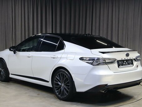 2021 Toyota Camry VIII (XV70) Рестайлинг, белый, 2549000 рублей, вид 4