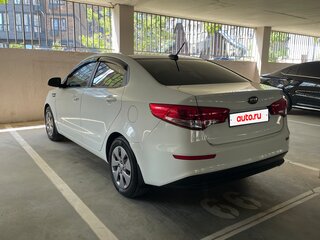 2017 Kia Rio III Рестайлинг, белый, 1079000 рублей, вид 1