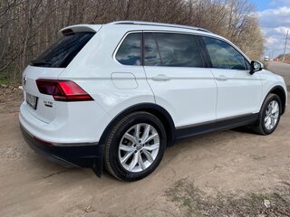 2017 Volkswagen Tiguan II, белый, 2450000 рублей, вид 4