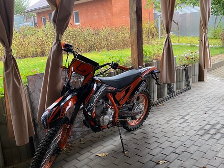 2024 Avantis Enduro 300 Carb, красный, 90000 рублей, вид 2