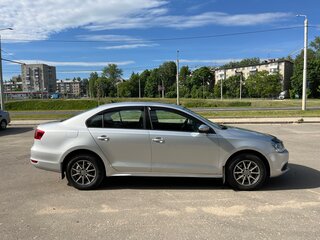 2013 Volkswagen Jetta VI, серебристый, 930000 рублей, вид 2