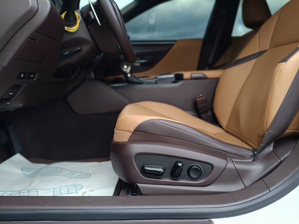 2018 Lexus ES 300h VII, белый, 4200000 рублей - вид 5