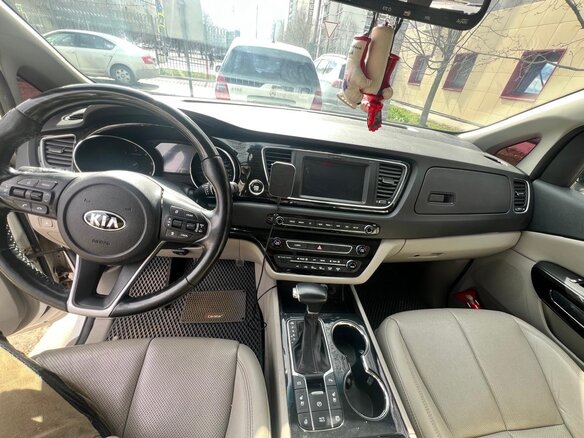 2018 Kia Carnival III, белый, 2950000 рублей - вид 4