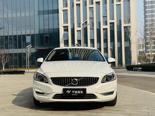 2018 Volvo S60 II Рестайлинг, белый, 1390000 рублей, вид 2