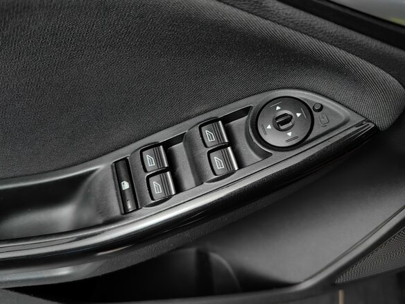 2017 Ford Focus III Рестайлинг, красный, 849000 рублей - вид 19