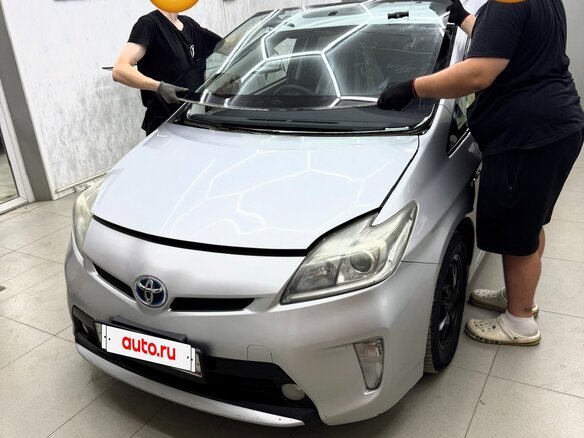 2013 Toyota Prius III Рестайлинг (XW30), серый, 1200000 рублей - вид 2