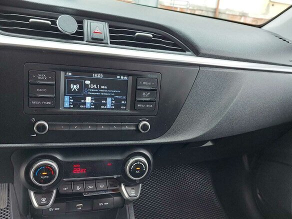2020 Kia Rio IV, серый, 1450000 рублей - вид 8