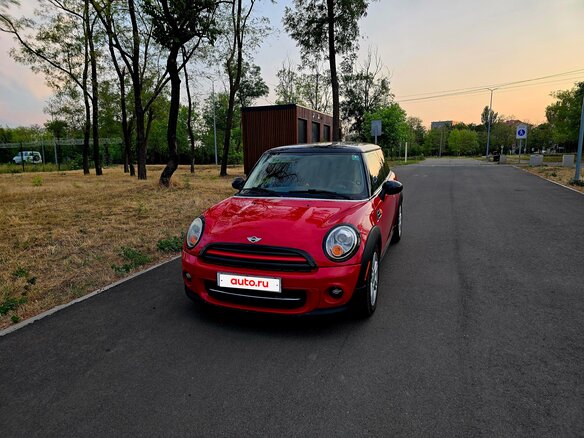2013 Mini Hatch Cooper II (R56) Рестайлинг, красный, 900000 рублей - вид 3