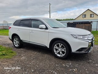 2020 Mitsubishi Outlander III Рестайлинг 3, белый, 2499900 рублей, вид 3