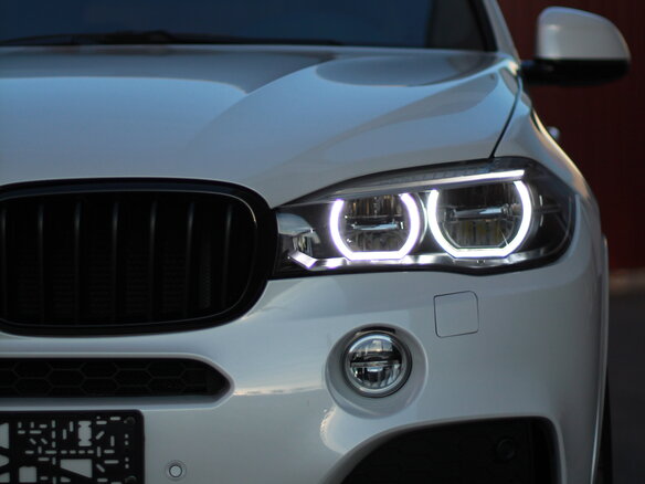 2017 BMW X5 40d III (F15), белый, 5390000 рублей - вид 2