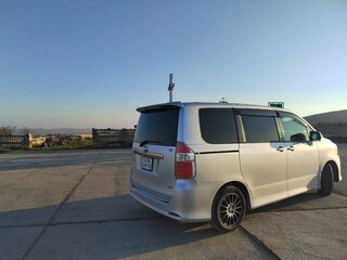 2010 Toyota Noah II (R70), серебристый, 1200000 рублей, вид 4