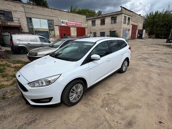 2016 Ford Focus III Рестайлинг, белый, 1100000 рублей