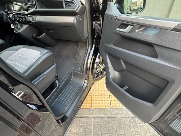 2020 Volkswagen Multivan T6 Рестайлинг, чёрный, 4700000 рублей - вид 9