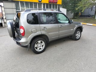 2018 Chevrolet Niva I Рестайлинг, коричневый, 700000 рублей, вид 4