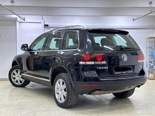 2009 Volkswagen Touareg I Рестайлинг, чёрный, 830000 рублей, вид 3