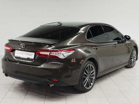 2021 Toyota Camry VIII (XV70) Рестайлинг, коричневый, 3858000 рублей, вид 5