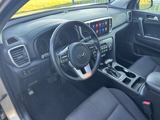 2018 Kia Sportage IV Рестайлинг, золотистый, 1900000 рублей, вид 5