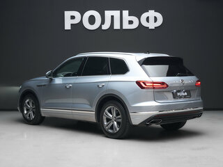 2019 Volkswagen Touareg III, серый, 4500000 рублей, вид 4