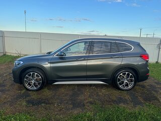 2020 BMW X1 25e xDrive II (F48) Рестайлинг, серый, 3500000 рублей, вид 2