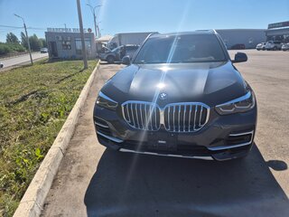 2022 BMW X5 45e IV (G05/G18), серый, 7499999 рублей, вид 4