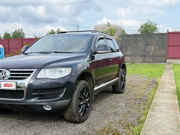 2008 Volkswagen Touareg I Рестайлинг, чёрный, 1549000 рублей - вид 2