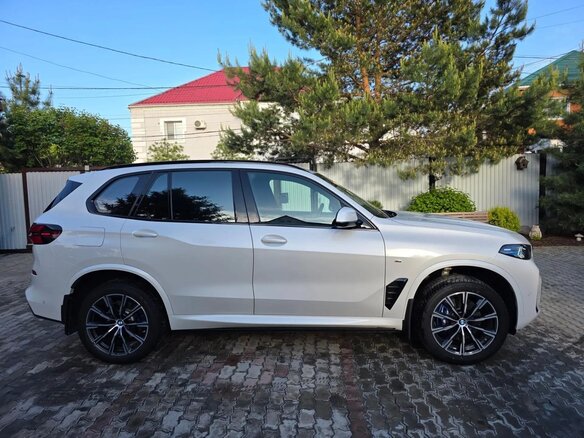 2023 BMW X5 30d IV (G05/G18) Рестайлинг, белый, 11900000 рублей - вид 4