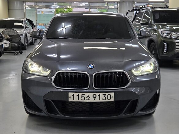 2020 BMW X2 xDrive18d I (F39), серый - вид 2