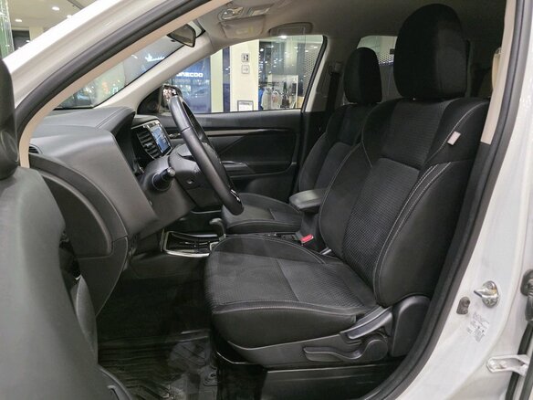 2019 Mitsubishi Outlander III Рестайлинг 3, белый - вид 9