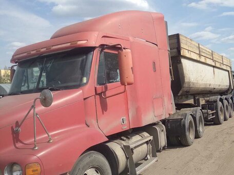 1999 Freightliner Century Class, красный, 2000000 рублей, вид 3